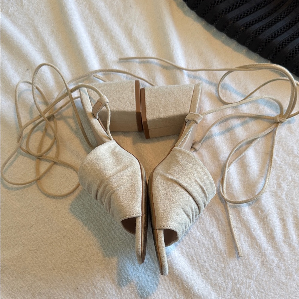 Circus by Sam Edelman Beige Ruched Heels - Picture 4 of 4